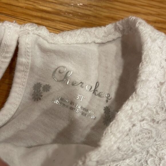 CHEROKEE 3 t white lacey top good condition - Picture 2 of 2